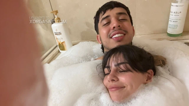 Westcol y Milica se unen con espuma