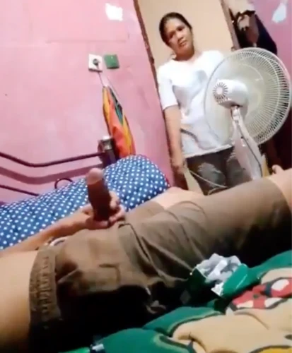 Me di cuenta que mi hijo se estaba masturbando y paso esto